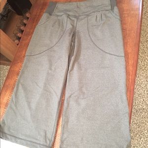 Lululemon crops size 10